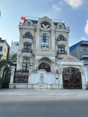 biệt thự siêu vị trí 2mt đường trường sơn quận 10 (dt 7,5x20m) 5 tầng nhà mới tiện ở liền