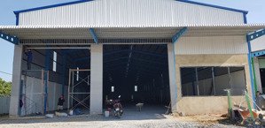 nhà xưởng cho thuê nằm xã tân phú trung, huyện cu chi dt: 1700m giá 35 triêu/tháng lh: 
