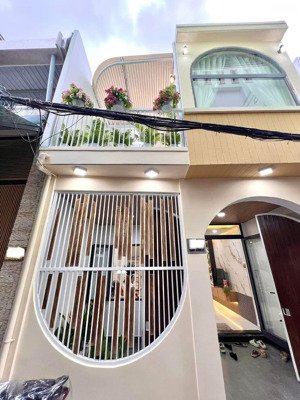 cần bán gấp nhà đường trần quý cáp, bình thạnh, dt 56m2, giá 3 tỷ 58, shr, đang cho thuê 22tr/tháng