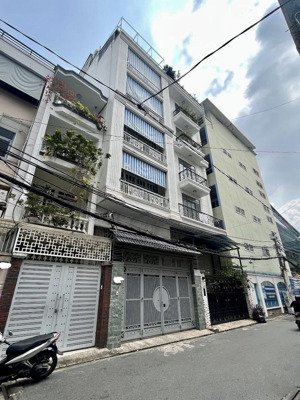 tòa nhà 6 tầng , hẻm 6m cmt8 hoàn công đủ , chỉ 5.79 tỷ tl