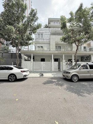 giảm 2 tỷ bán gấp biệt thự 3 tầng. phú hữu. q9. khu vip, giá chỉ 21 tỷ
