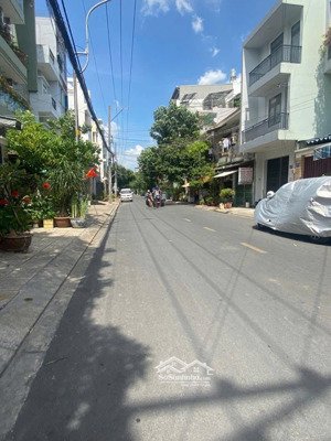 bán nhà góc 2 mặt tiền lê niệm 6x15m nhà 1 lầu giá 10.8 tỷ đường 12m - lyn group