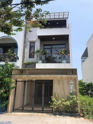 nhà gần chợ bình chánh 105m2 - 1 trệt 2 lầu - không dính lộ giới