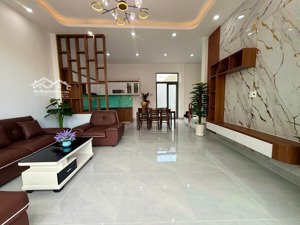 nhà phố vừa hoàng thiện 3 phòng ngủ, shr diện tích sử dụng 160m2, nội thất đầy đủ, có thể ở ngay