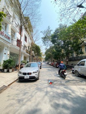 liền kề việt kiều châu âu - 55m - thang máy - vỉa hè - 3 ô tô tránh - view hồ - kinh doanh đỉnh.