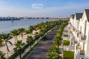 cc bán liền kề áp góc sao biển 23, dt 67.5m2, hướng tn view hồ vườn hoa, giá 13.8 tỷ, lh 