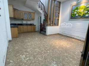 cho thuê nhà riêng ngõ 207 xuân đỉnh, 32m2 x 5 tầng, đồ cơ bản, 4 ngủ, 3vs, sẵn bếp, giá rẻ chỉ 12t