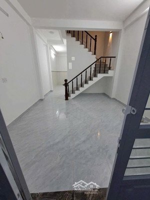 nhà mới có 2máy lạnh 4*14m 1lầu 2pn 2wc hxh lê văn thọ