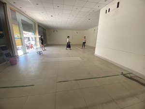 cho thuê nhà khu chợ hàn . vị trí siêu đẹp . trung tâm thành phố . khách du lịch . dtsd 1400 m2