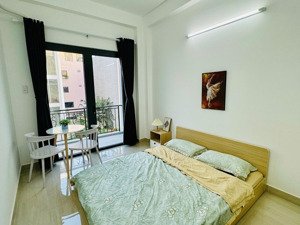 trống sẵn căn studio ban công lớn full nội thất