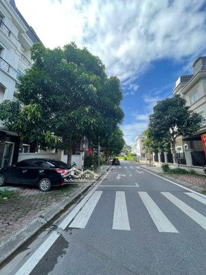 hót! bán liền kề mipec kiến hưng, dt 83m x5,5t và 1 hâm mt 6m , vỉa hè rộng, chỗ để xe siêu rộng