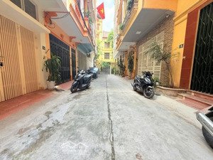 trung tâm cầu giấy - nhà phân lô ôtô tránh đỗ - 50m2 - 19 tỷ (mót bán)