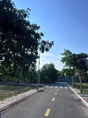 cần bán gấp lô đất mặt tiền phùng hưng - an viễn giá công khai 3 tỷ 5