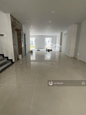 văn phòng 7x20m vạn phúc city mới đẹp, sẵn vách kính, máy lạnh, hầm để xe. giá tốt chỉ 12.5 tr/th
