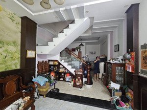 nhà 3 tầng sát vinhome grand park long thạnh mỹ quận 9 - xe hơi đỗ cửa - tiện ích ngập tràn.