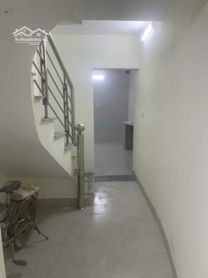 chính chủ bán nhà ngõ lương sử a - đống đa, dt 40m -giá chỉ 5 tỷ - có sân - sau quy hoạch sát phố