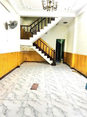nhà mặt tiền, 4x17 2 lầu 5 phòng, đường số 1 gần chợ bình long. lh 