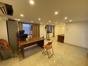 cho thuê tầng 1 kinh doanh hoặc văn phòng ngõ 7 hoàng quốc việt, làm salon, tiệm thuốc, 10tr/th