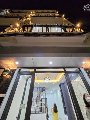 nhà lô góc gần phố 38.5m 5 tầng - 8 ngủ cửa sổ thoáng mới kính koong - vừa ở vừa đầu tư dòng tiền