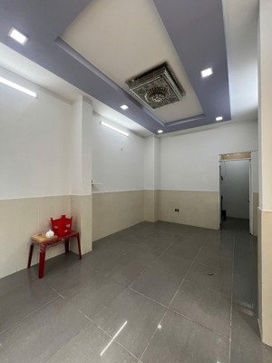 nhà mặt tiền hẻm 100 dương bá trạc 1 trệt 3 lầu 3,5x10m 2 phòng 4 wc giá 15 triệu