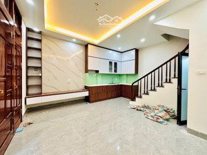 bán nhà thịnh liệt 6 tầng thang máy mặt tiền rộng ô tô đỗ cửa 33m2 9.8 tỷ hoàng mai