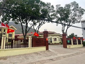 chính chủ cần tiền bán gấp,vị trí đắc địa rẻ hơn lô bên cạnh 150tr,cách mọi tiện tích 200mét
