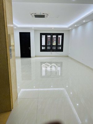 cho thuê nhà nguyễn tuândt 70m2 x 6t, thang máy, thông sàn đầy đủ đồ cơ bản phù hợp vp,tt,spa,ss