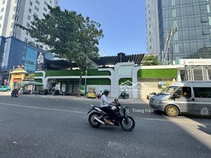 siêu vị trí mt lê quang định q. bình thạnh. dt 18 x 53m = cn 900m2 - hđt 300 triệu. giá 100 tỷ