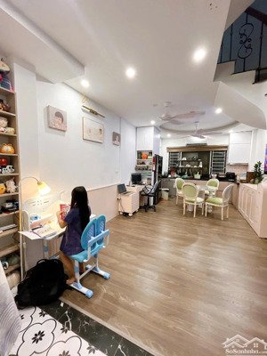 hot nhà vị trí đẹp - gần phố - ngõ vào 3m - nhà thoáng sáng - ở và kinh doanh mọi loại hình - lộc