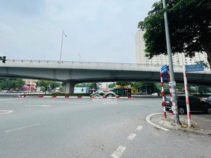 ngõ ô tô hoàng quốc việt - sát phố - chính chủ bán - 35.5m2, 6.5m mặt tiền - 17.5 tỉ
