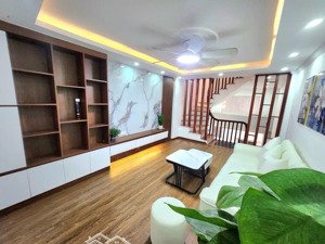 bán nhà xây mới 5 tầng p hoàng liệt-hoàng mai.dt ~40m2 giá chỉ 7.2 tỷ. cách một nhà ra mặt phố oto