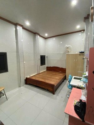 bán đất tặng nhà phú viên bồ đề. 3 tầng mt 3,5m chỉ 2 bước chân ra mặt phố. ô tô ngủ free ngày đêm