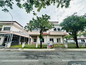 chính chủ cần bán biệt thự song lập 10m x 18,5m kế bên công viên tại oasis, thuận an, bd
