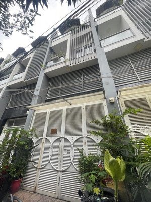 cần bán gấp, giảm 500tr - âu cơ, phường 9 - 50m ra mặt phố - 68m2 - 5 tầng đúc btct - hẻm xe hơi