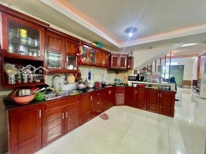 chủ cần bán nhà 4 tầng hàn thuyên hoà cường bắc đn