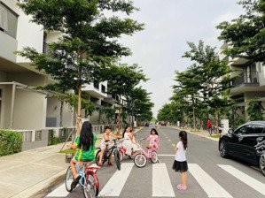 hàng hiếm khu vsip: bán nhà phố biệt lập 3 tầng, cho thuê 20-30tr/tháng, sổ riêng, giá đầu tư 5.8ty