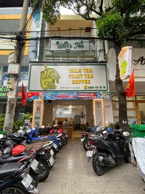 nhượng mặt bằng nằm khu vực 4 trường học rất sầm uất, buôn bán đông đúc, lh em ngay 