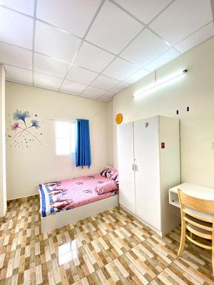 phòng giá rẻ_30m2_cửa sổ thoáng_phan đăng lưu_trường sa