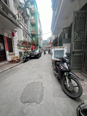 duy nhất một căn khu phân lô hoàng quốc việt, cầu giấy. diện tích 50m2, 3 tầng, oto vào nhà.