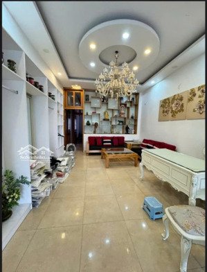 ô tô tránh nhau - nhà dân xây ở đầy đủ tiện ích - mặt phố - kinh doanh - gara ô tô.