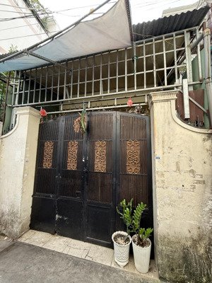 bán nhà hẻm 1007/ lạc long quân, 4x17m, cn 63m2, cấp 4, giá chỉ 5.9 tỷ tl