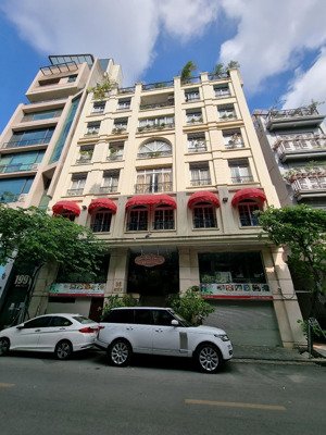 bán căn hoa hậu ô góc mặt phố từ hoa diện tích 160m2 mặt tiền 7,4m ô góc 2 mặt tiền