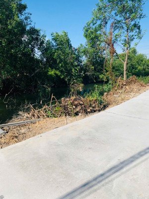 cần bán gấp đất châu thành long an, gía rẻ hot 350 triệu ,119.9 m2