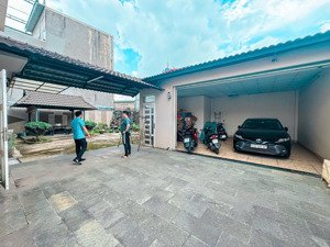 cho thuê biệt thự 500m2 sân vườn gara full nội thất 6 phòng ngủ trung tâm thành phố