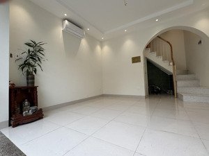 cho thuê nhà mp minh khai - gần times city - vị trí kd đỉnh - dễ nhận diện thương hiệu - vừa ở & kd