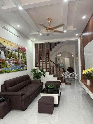 chính chủ cần bán nhà riêng 58 nguyễn khánh toàn. lô góc 3 mặt thoáng, dt 50/55m² giá nhỉnh 12 tỷ