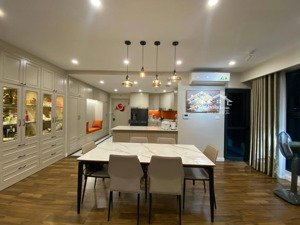 bán gấp cc 4pn 3vs golden palace, đẹp sang như sao phim. tầng cao view đẹp, sẵn slot xe