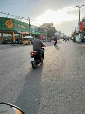 đất lô góc 2 mặt tiền đường 24a khu dân cư tân đức, dt: 7,10 x 25 (cn: 178,7m2 full thổ cư)