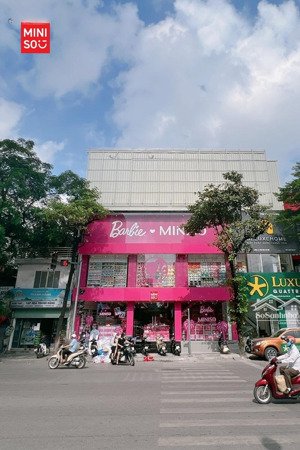 cho thuê nhà mặt phố trần duy hưng, với mặt tiền 8.5m, diện tích: 120m2, 3 tầng