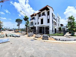 em my cần bán căn nhà phố 1 trệt 2 lầu diện tích 80m2